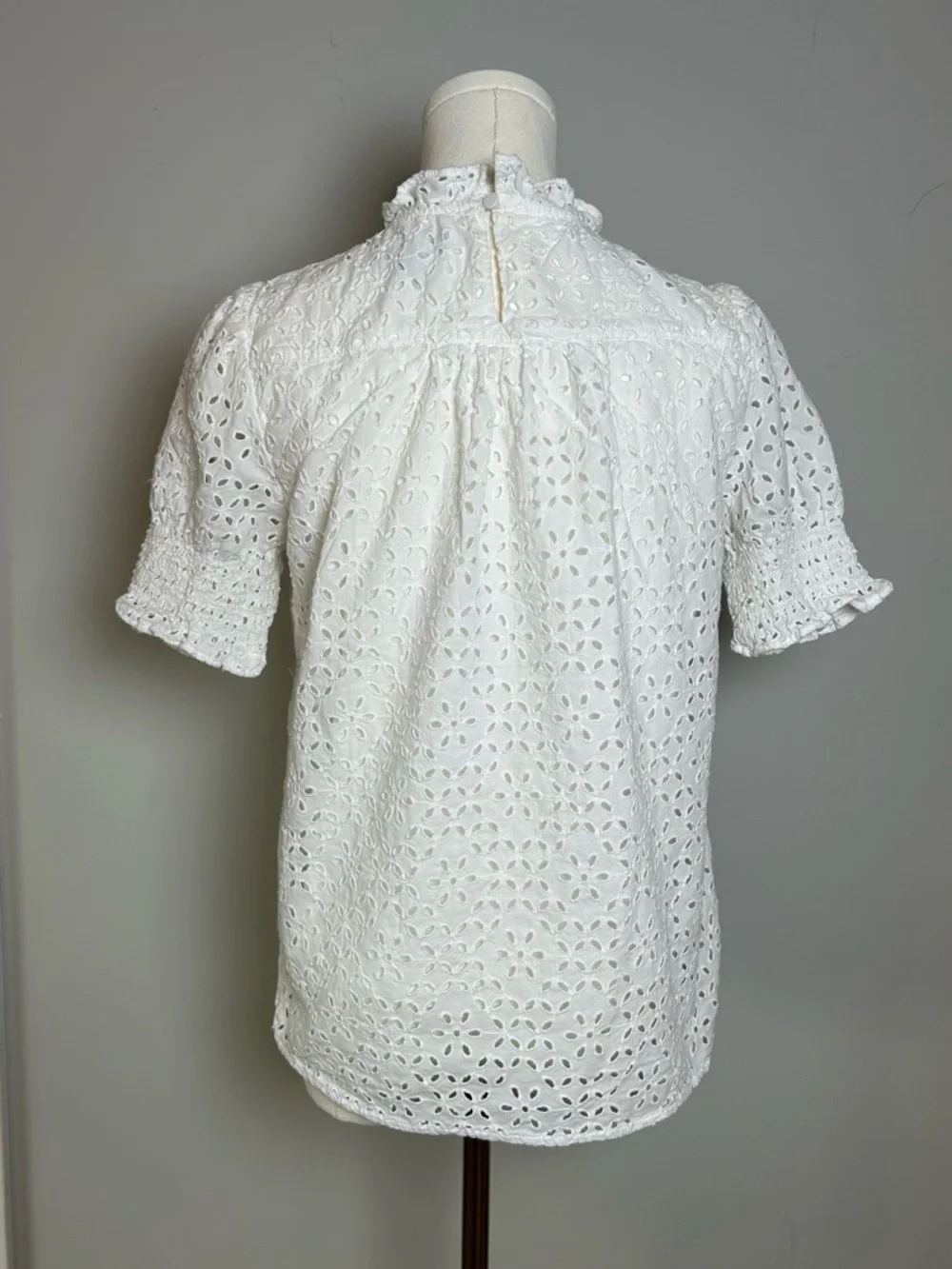 J. Crew White Eyelet Ruffle Neck Puff Sleeve Top size XS cottagecore top
